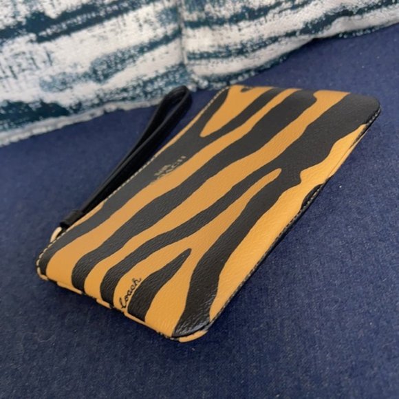 Coach Corner Zip Wristlet With Tiger Print Gold/Honey/Black Multi - Picture 11 of 16